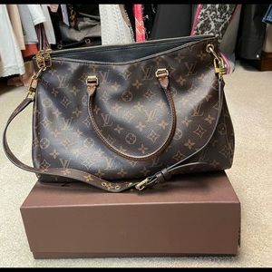 Louis Vuitton Pallas Noir Handbag